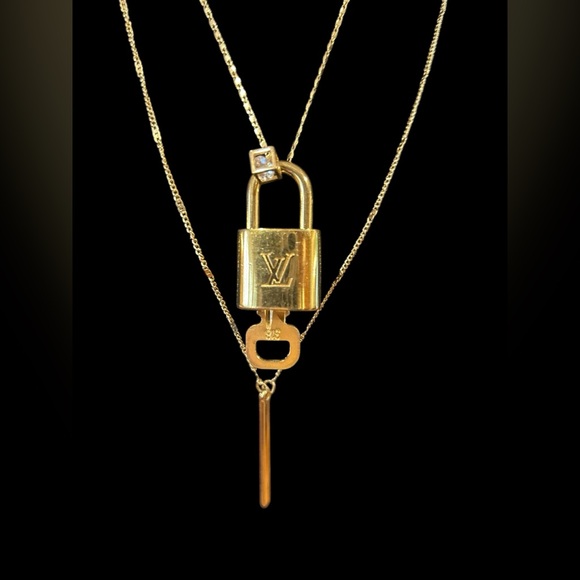 Louis Vuitton #318 Lock & Key on NWT Sonoma Layered Necklace Goldplated - Picture 1 of 12